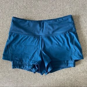 RARE DISCONTINUED Lululemon Break Free Shorts 2.5”